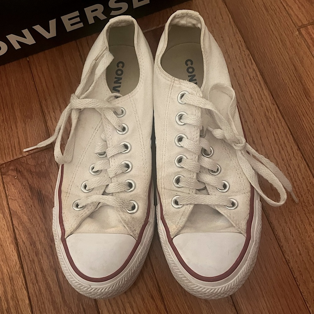 Women’s White Converse  Low Top Sneaker (CHEAPER ON MY DEPOP @ariannalovek)